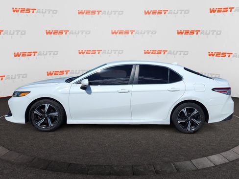 Used 2019 Toyota Camry LE FWD image 2