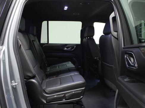 Used 2023 Chevrolet Suburban Z71 image 16