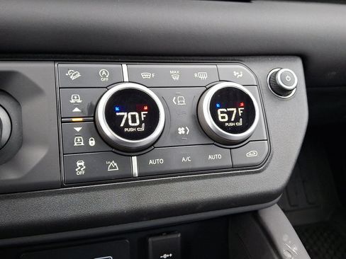 Used 2024 Land Rover Defender 110 X-Dynamic SE image 9