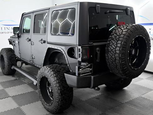 Used 2016 Jeep Wrangler Unlimited Sahara image 2