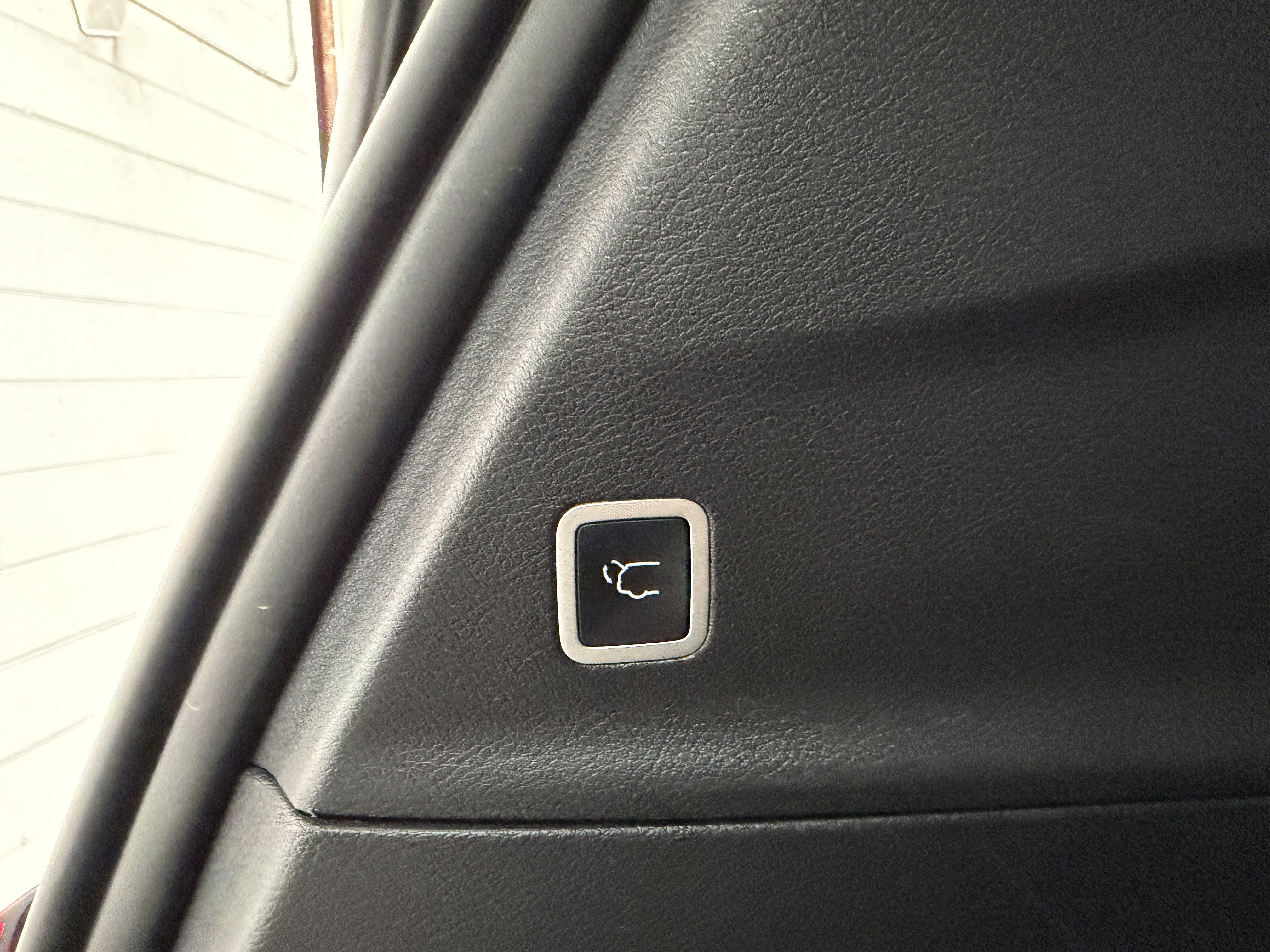 Used 2025 Chrysler Pacifica Limited FWD image 38