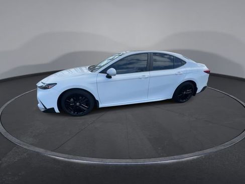 Used 2025 Toyota Camry SE image 8