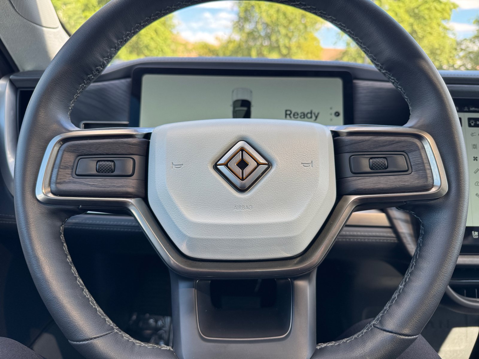Used 2025 Rivian R1S Adventure Dual AWD/4WD image 9