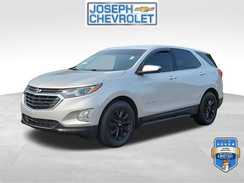 Used 2019 Chevrolet Equinox LT FWD image 2