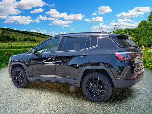 Used 2022 Jeep Compass Latitude AWD/4WD image 4