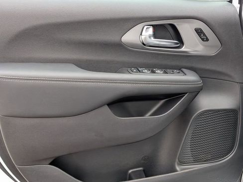 New 2026 Chrysler Pacifica Select image 14