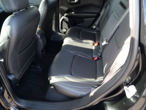 Used 2018 Jeep Compass Latitude w/ Cold Weather Group AWD/4WD image 19