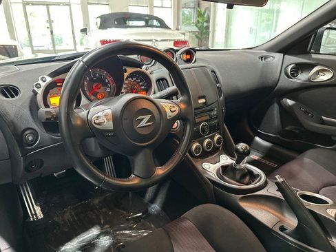 Used 2010 Nissan 370Z NISMO RWD image 3