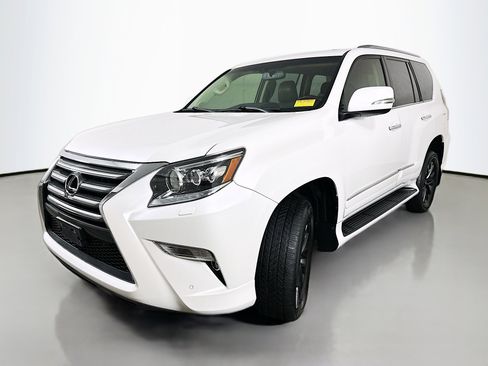 Used 2018 Lexus GX 460 Premium w/ Premium Package image 3