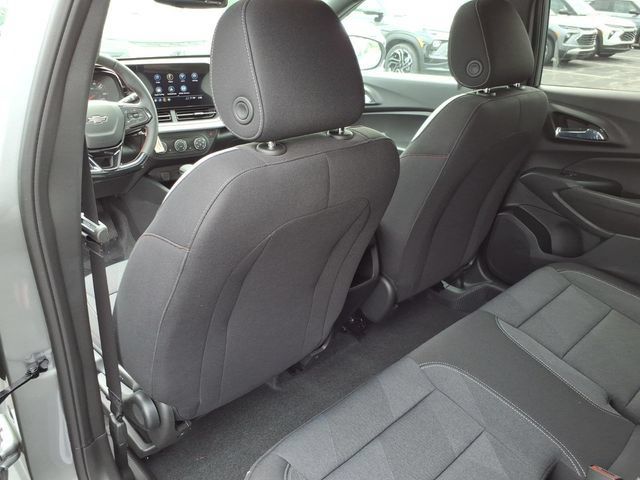 New 2026 Chevrolet Trax RS w/ Sunroof Package FWD image 7