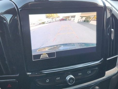 Used 2020 Chevrolet Traverse LT image 6