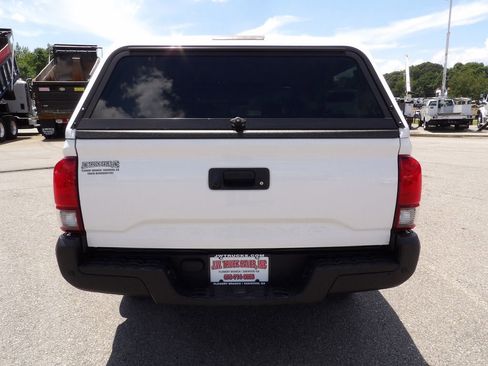 Used 2020 Toyota Tacoma SR image 6
