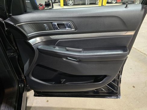 Used 2018 Ford Explorer XLT w/ Equipment Group 202A image 34