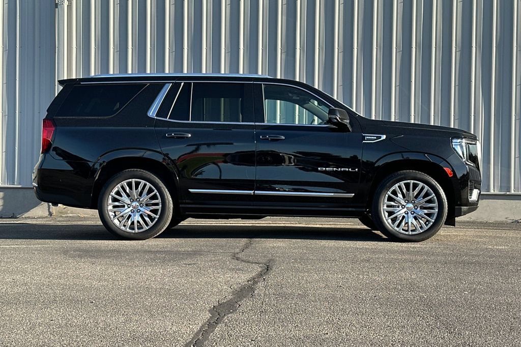 Used 2024 GMC Yukon Denali w/ Advanced Technology Package AWD/4WD image 3