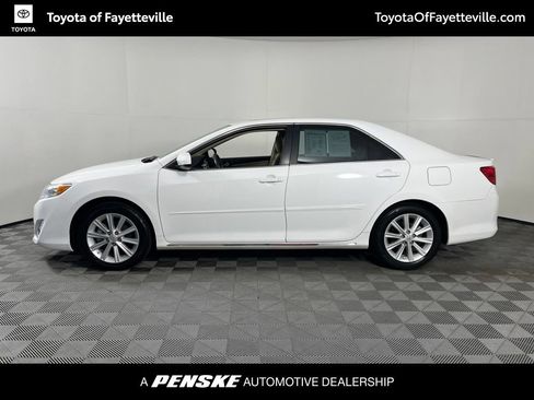 Used 2012 Toyota Camry XLE w/ Leather Pkg FWD image 2