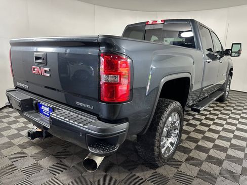 Used 2019 GMC Sierra 2500 Denali w/ Duramax Plus Package AWD/4WD image 5