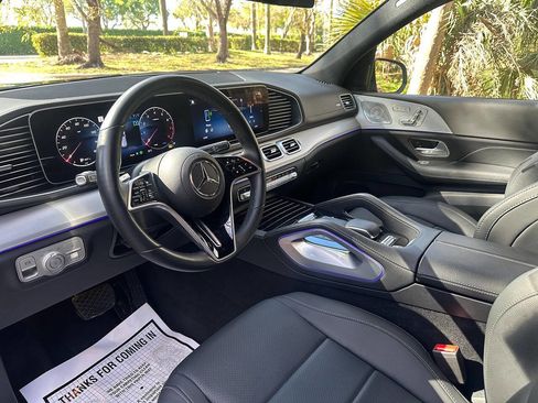Used 2025 Mercedes-Benz GLS 450 4MATIC image 9