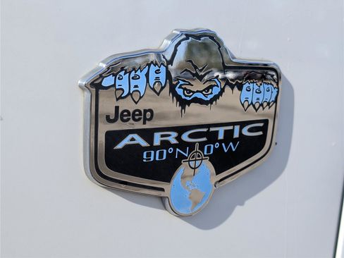 Used 2012 Jeep Wrangler Arctic image 10