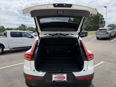 Used 2026 Volvo XC40 B5 Ultra w/ Protection Package Premier AWD/4WD image 12