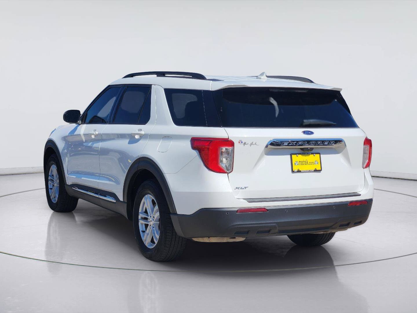 Used 2024 Ford Explorer XLT RWD image 7