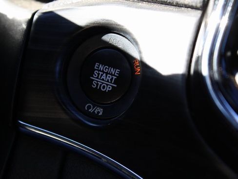 Used 2021 Jeep Grand Cherokee Limited w/ Luxury Group II image 32