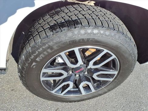 Used 2024 GMC Yukon AT4 w/ AT4 Premium Plus Package image 11