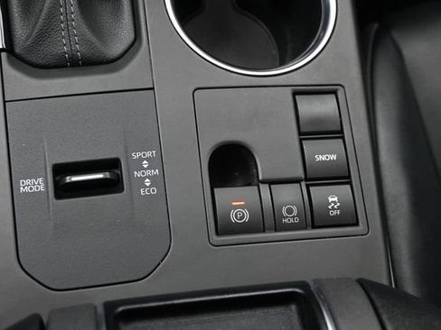 Used 2023 Toyota Highlander XLE FWD image 28