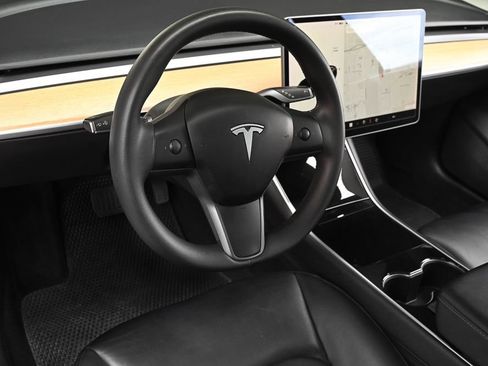 Used 2020 Tesla Model 3 Standard Range Plus RWD image 9