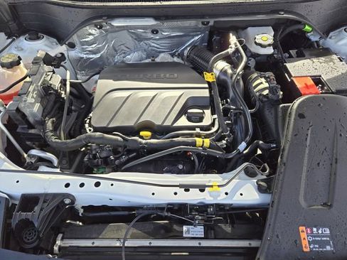 Used 2025 Chevrolet Trax RS w/ Sunroof Package image 32