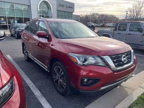 Used 2017 Nissan Pathfinder Platinum w/ Family Entertainment Package image 3