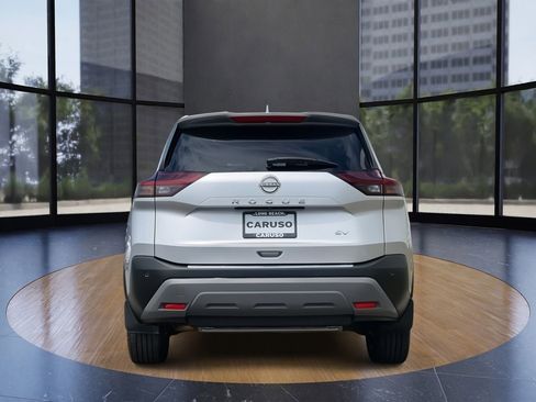Used 2023 Nissan Rogue SV w/ SV Premium B Package image 4
