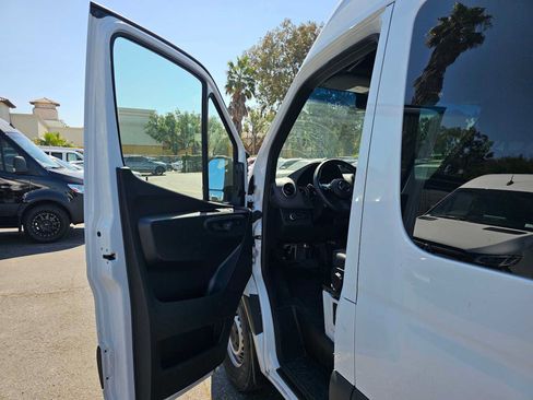 Used 2025 Mercedes-Benz Sprinter 2500 image 11