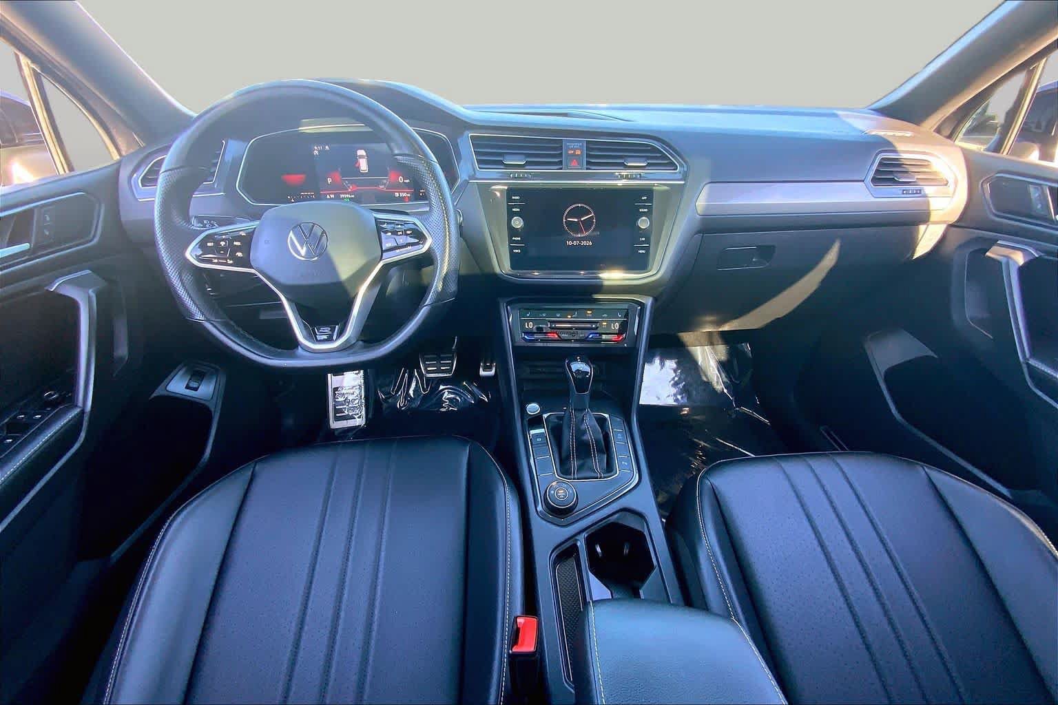 Used 2022 Volkswagen Tiguan SE R-Line AWD/4WD image 16