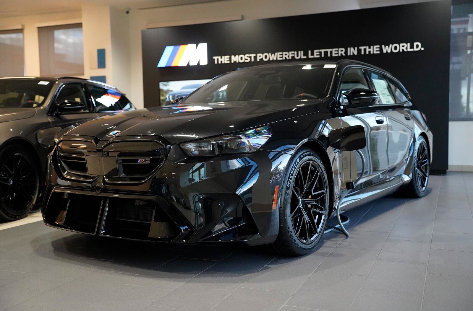 New 2027 BMW M5 Touring AWD/4WD image 1