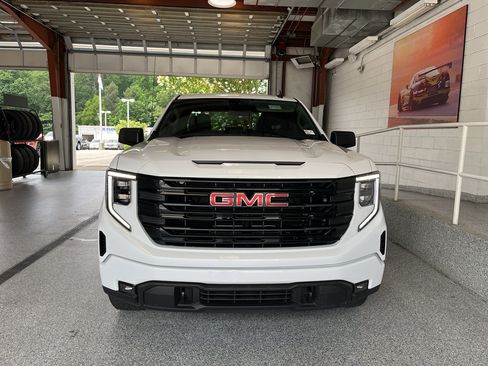 Used 2023 GMC Sierra 1500 Elevation AWD/4WD image 2