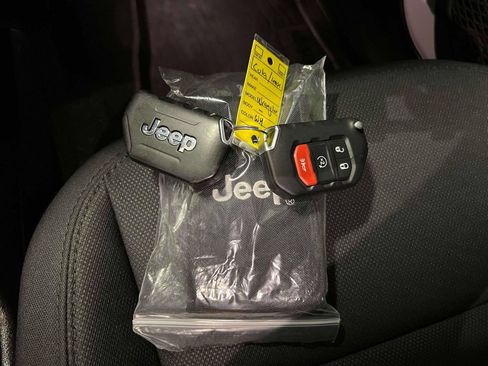 Used 2022 Jeep Wrangler Unlimited Sahara w/ LED Lighting Group AWD/4WD image 31