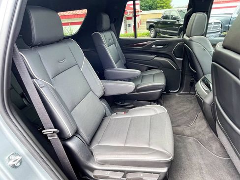 Used 2023 Cadillac Escalade Premium Luxury AWD/4WD image 13