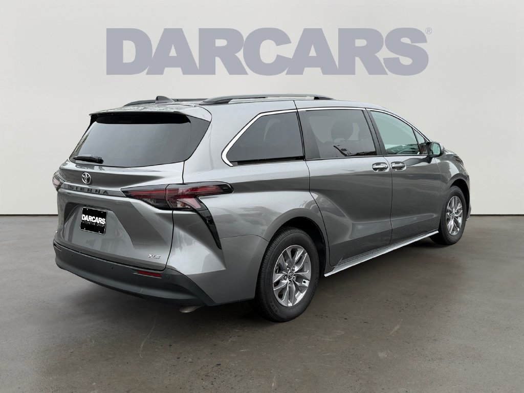 Used 2026 Toyota Sienna XLE FWD image 7