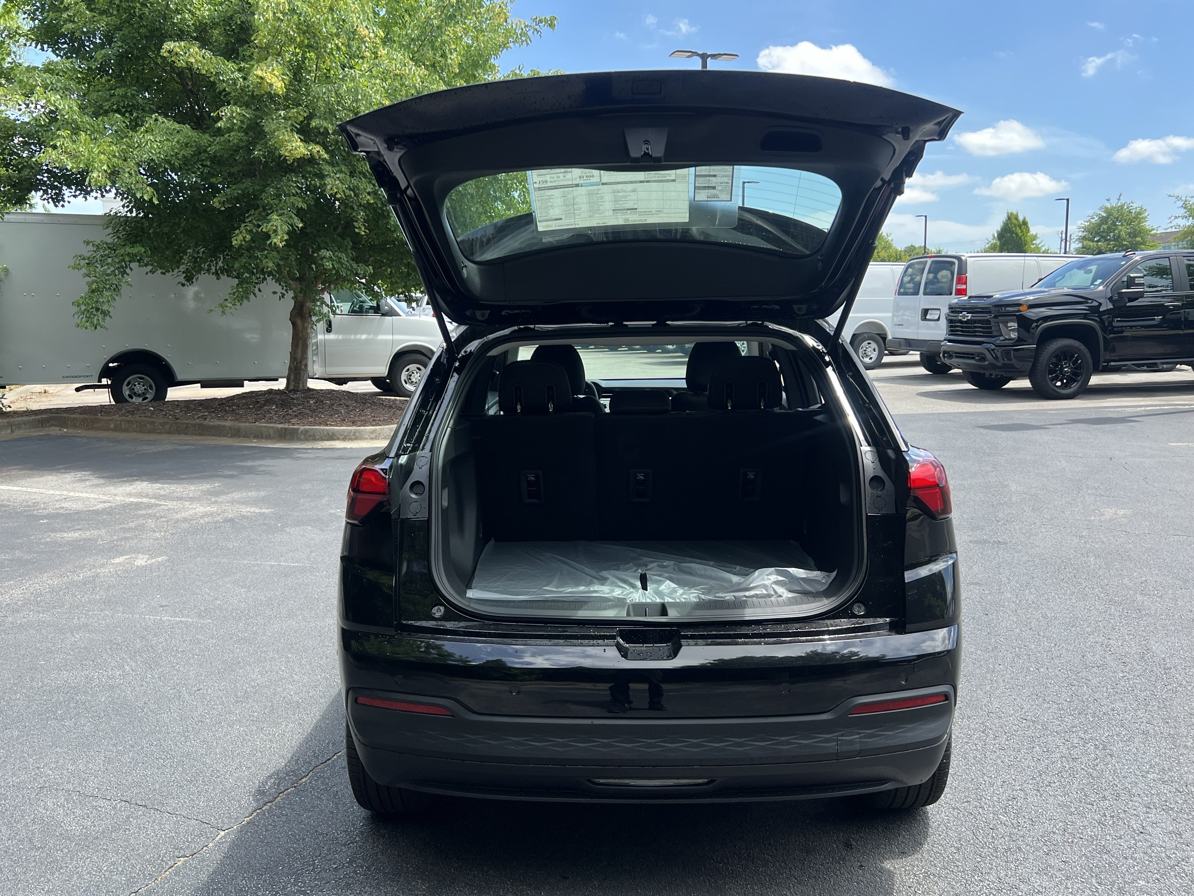 New 2027 Chevrolet Bolt LT w/ Comfort Package FWD image 11