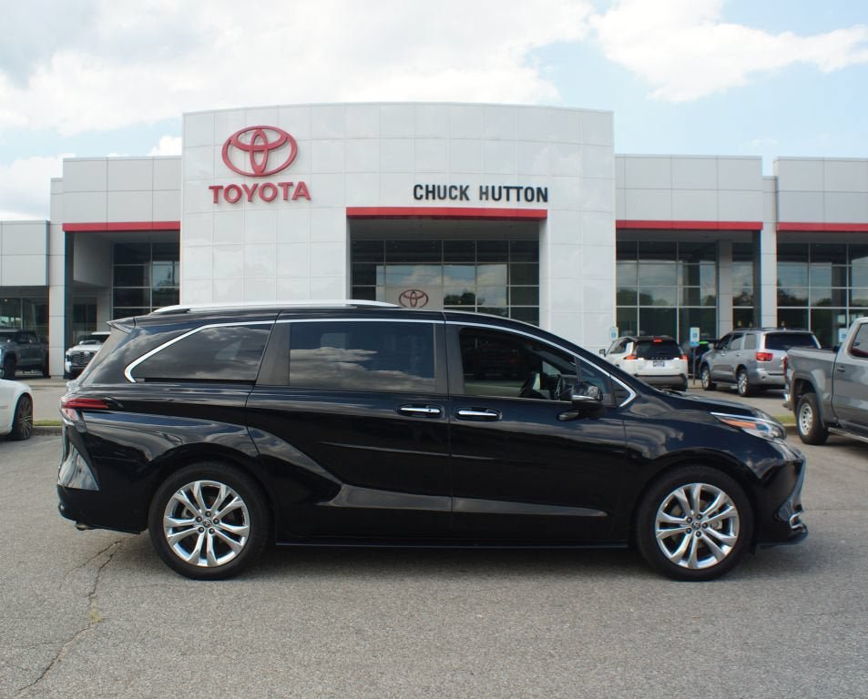 Used 2022 Toyota Sienna Platinum FWD image 1