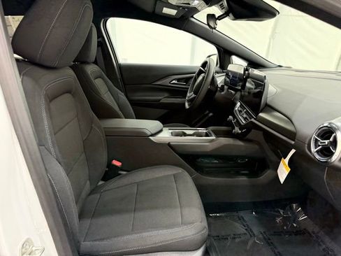 New 2026 Chevrolet Equinox EV LT image 16