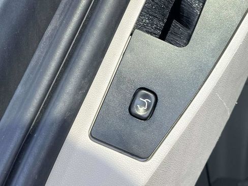 Used 2014 Chrysler Town & Country Touring-L w/ Driver Convenience Group FWD image 22