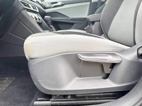 Used 2022 Volkswagen Taos S image 14