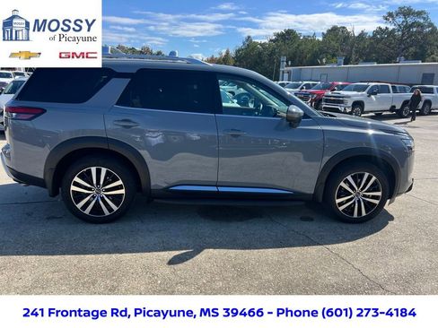 Certified 2024 Nissan Pathfinder Platinum w/ Cargo Package image 7