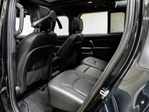 Used 2023 Land Rover Defender 110 SE image 40
