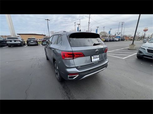 Used 2024 Volkswagen Taos SE image 6