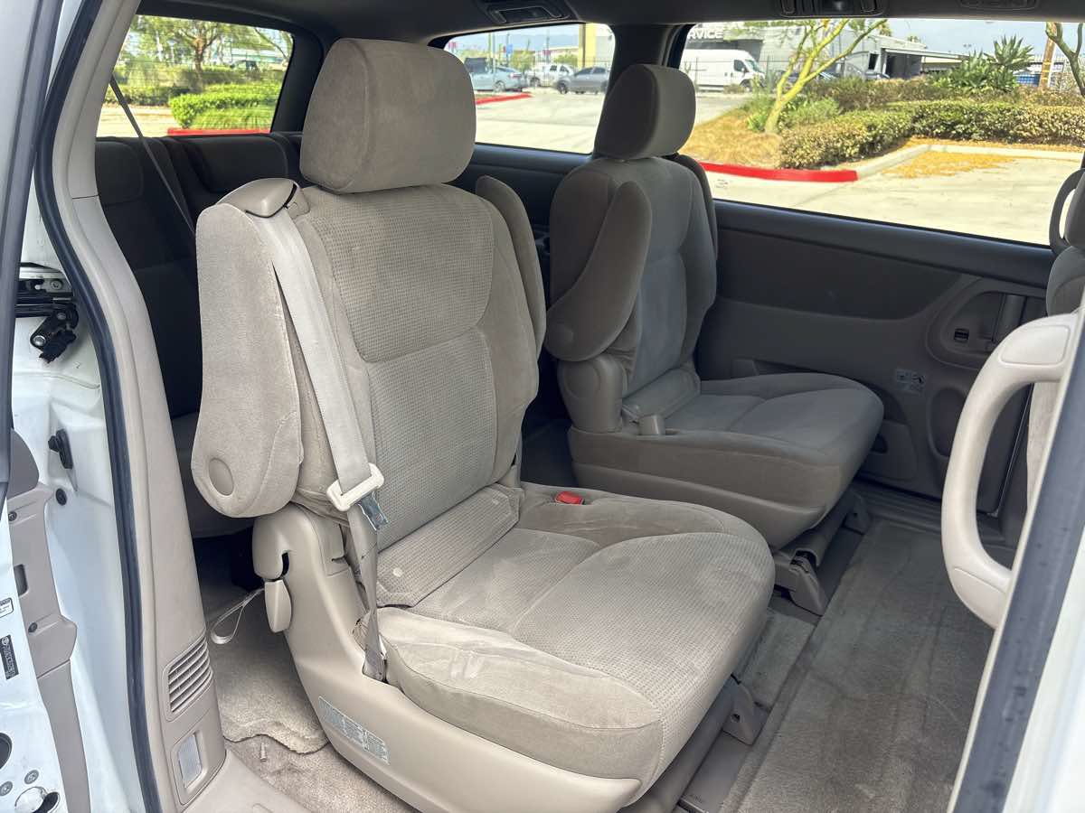 Used 2005 Toyota Sienna LE w/ LE Pkg 1 FWD image 11