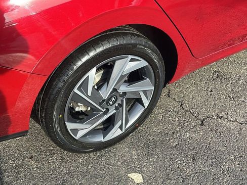 Used 2025 Hyundai Elantra SEL image 8