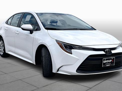 Used 2024 Toyota Corolla LE image 3