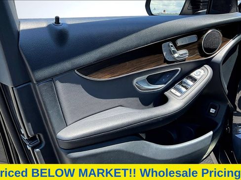 Used 2021 Mercedes-Benz GLC 300 w/ Premium Package image 23
